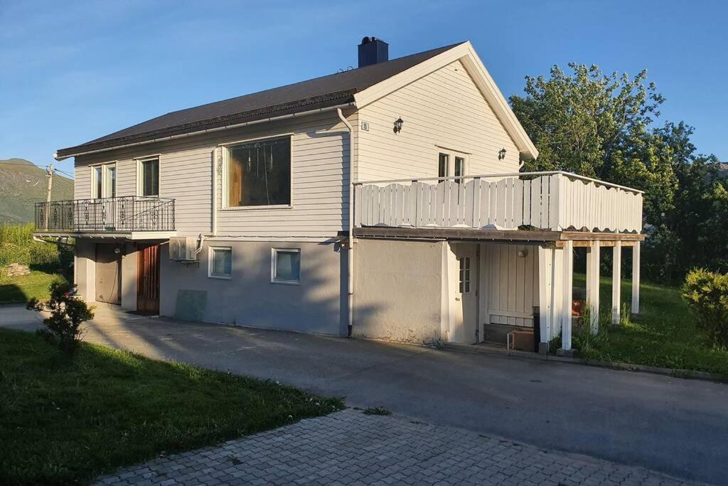 레크네스 Hus Sentralt I Lofoten 아파트 외부 사진